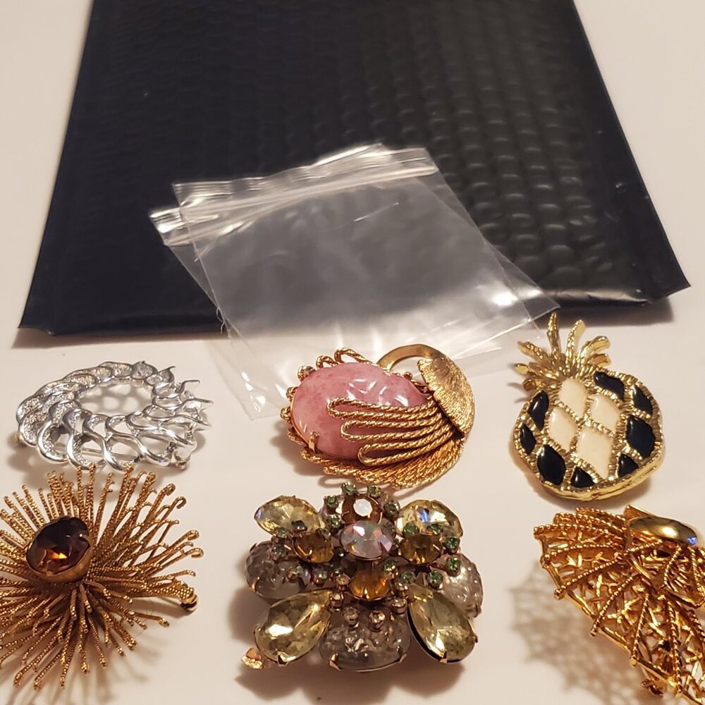6 Pins or Brooches, items # A -1210-1215.  wt. 142 grams . - Picture 14 of 14